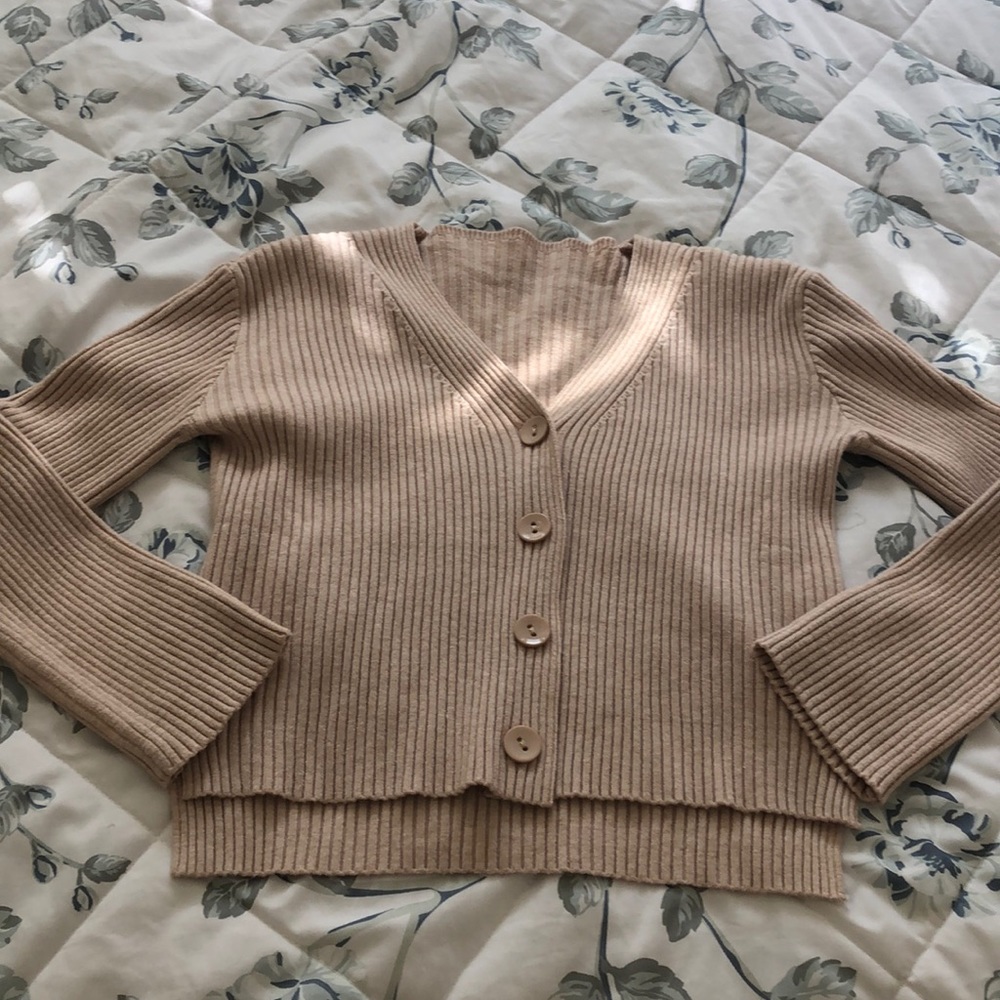 New Button Front Ribbed Crop Cardigan - Picture 2 of 3